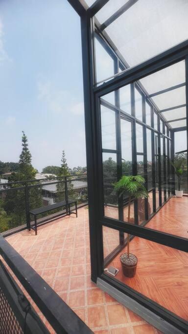 Mimi Castle Full Ac 1200M2 Private Villa Dan Pool Parongpong Lembang Cihanjuang Exterior photo