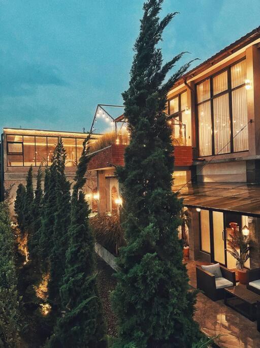 Mimi Castle Full Ac 1200M2 Private Villa Dan Pool Parongpong Lembang Cihanjuang Exterior photo