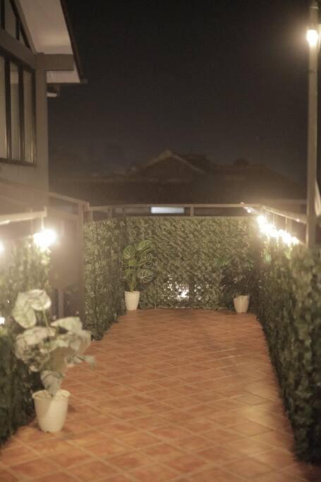 Mimi Castle Full Ac 1200M2 Private Villa Dan Pool Parongpong Lembang Cihanjuang Exterior photo