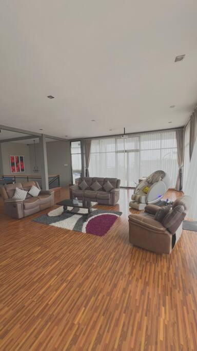Mimi Castle Full Ac 1200M2 Private Villa Dan Pool Parongpong Lembang Cihanjuang Exterior photo