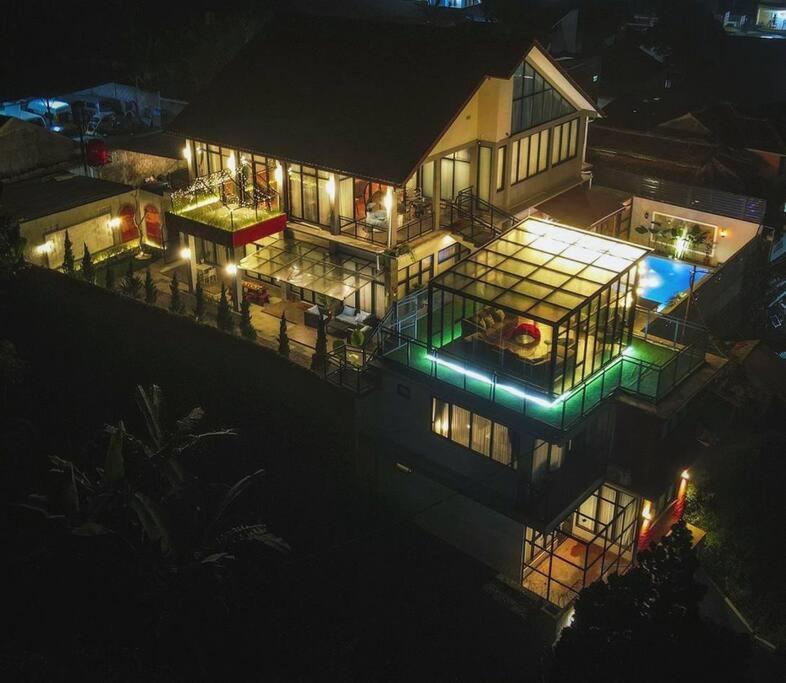 Mimi Castle Full Ac 1200M2 Private Villa Dan Pool Parongpong Lembang Cihanjuang Exterior photo