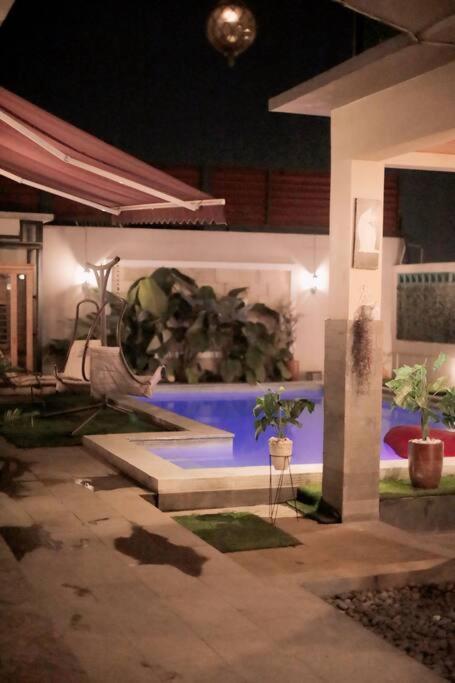 Mimi Castle Full Ac 1200M2 Private Villa Dan Pool Parongpong Lembang Cihanjuang Exterior photo