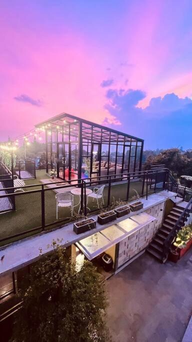 Mimi Castle Full Ac 1200M2 Private Villa Dan Pool Parongpong Lembang Cihanjuang Exterior photo