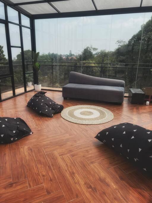Mimi Castle Full Ac 1200M2 Private Villa Dan Pool Parongpong Lembang Cihanjuang Exterior photo