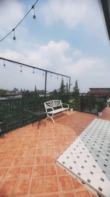 Mimi Castle Full Ac 1200M2 Private Villa Dan Pool Parongpong Lembang Cihanjuang Exterior photo